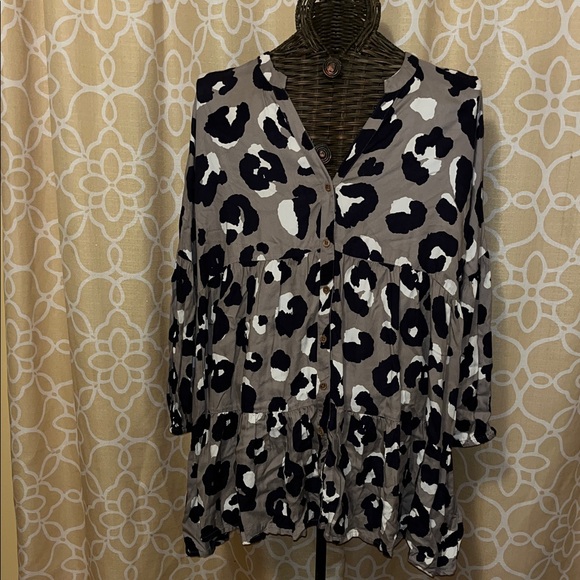 Mud Pie Black and Gray Leopard Print Blouse - Picture 1 of 6